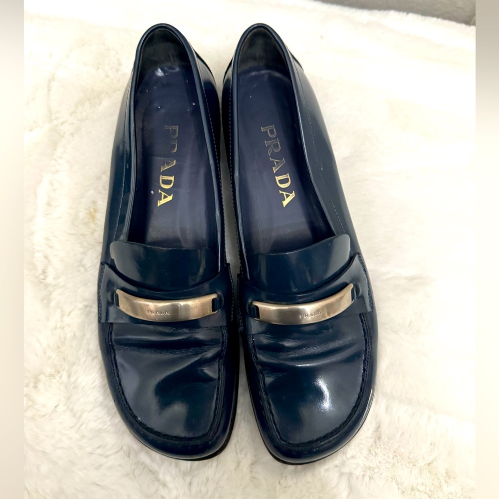 Vintage Prada Loafers in Navy Blue
Size EU 37/ US 7